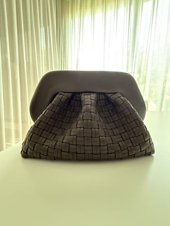 Themoiré clutch vegan intrecciata marrone – Usata 1 volta + 