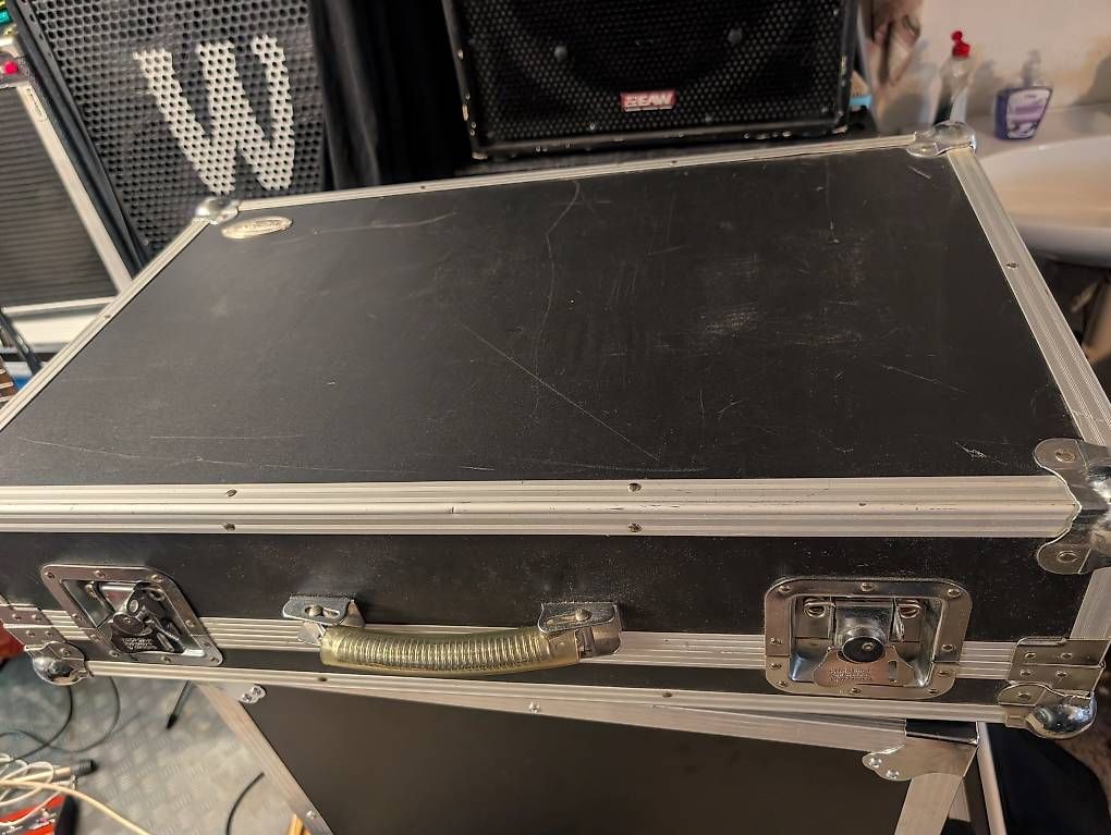 Musikinstrumente: Pedalboard Warwick mit Stromversorgung – Gebraucht aus Pratteln von dado1972 1
