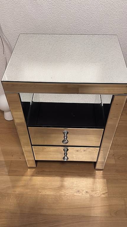 Comodini: Nachttische Glas – Usato da Hirzel venduto da TargatoNA