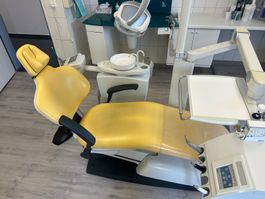 Zahnarzt-Stuhl/Dentalhygiene-Stuhl mit kompl. Einrichtung