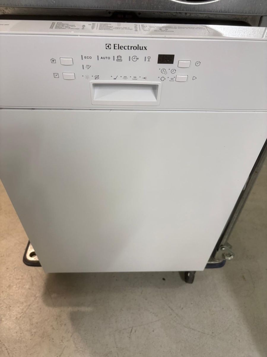 Machines à laver la vaisselle: Electrolux Geschirrspüler  – D'occasion à Rapperswil SG par kat_rw8q 2