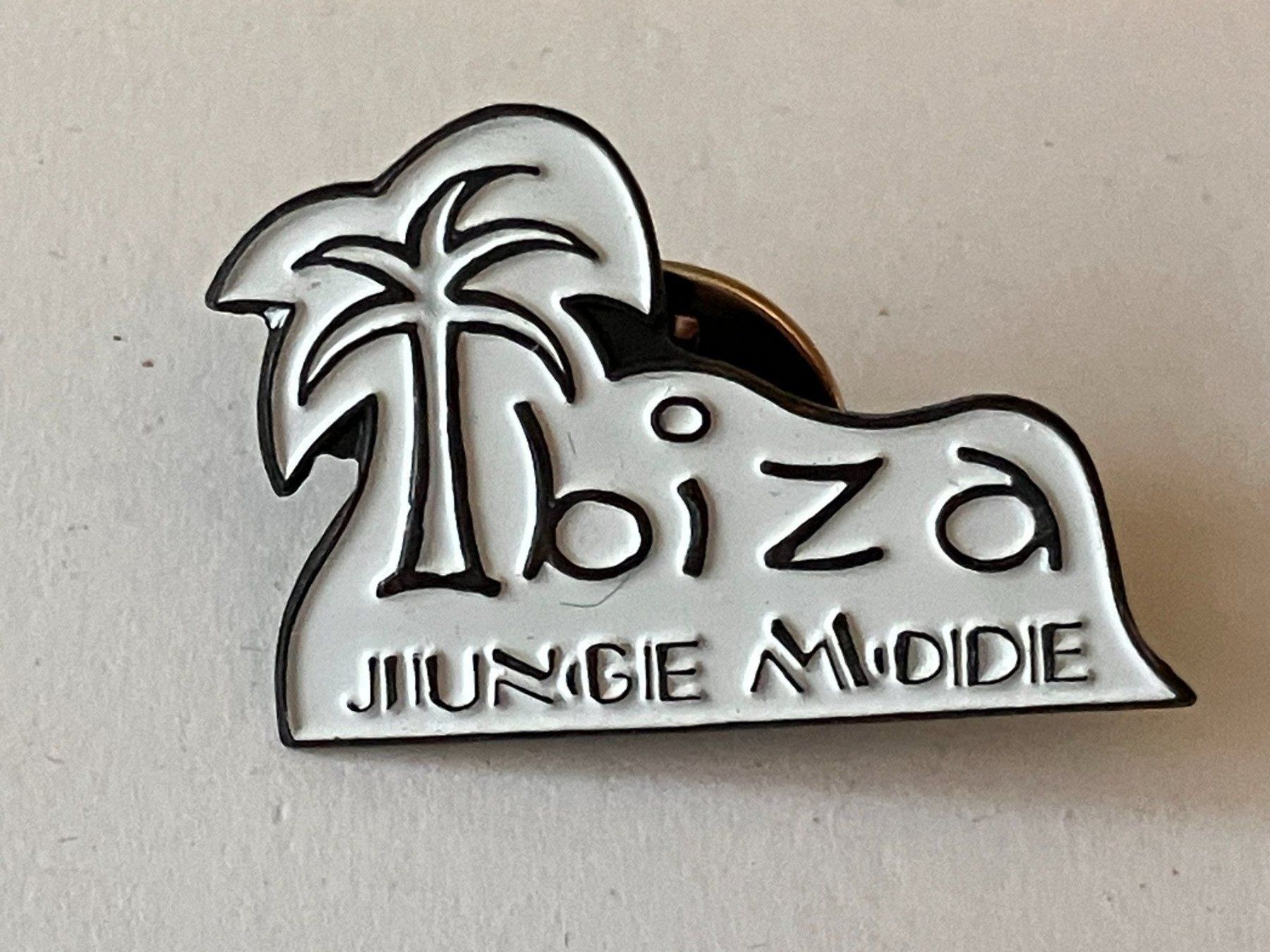 Plaketten & Abzeichen: 1 Pin Ibiza Junge Mode – Gebraucht aus Basel von djwwpp
