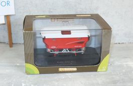 Universal Hobbies UH 2908 in 1:32, KUHN Streuer AXIS 40.1