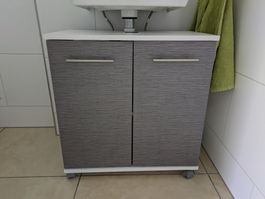 Badezimmermöbel