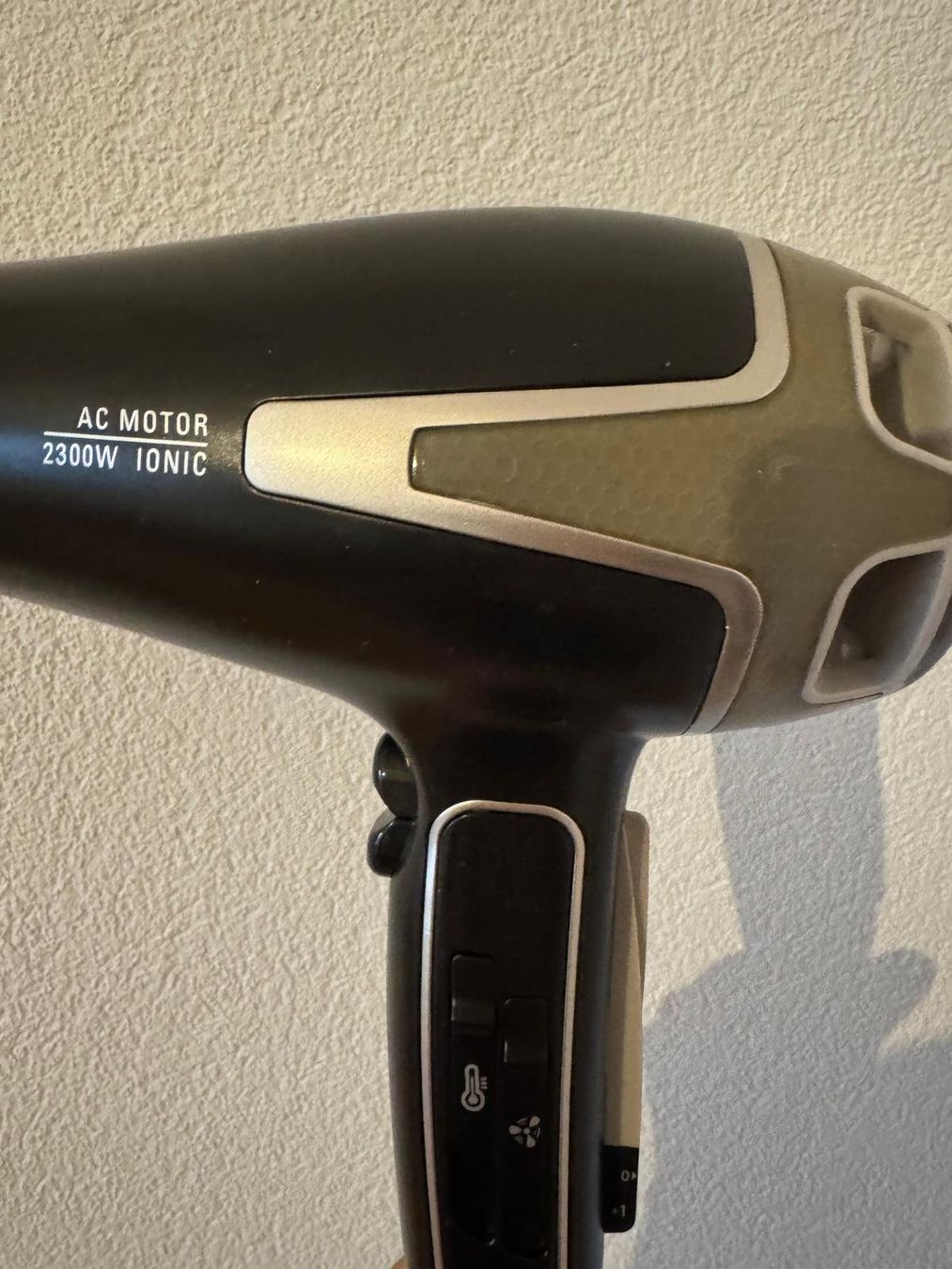 Rowenta Sèche-cheveux: Rowenta Haartrockner 2300 W mit Diffusor und Stylingdüse – D'occasion à Grenchen par Injac 1