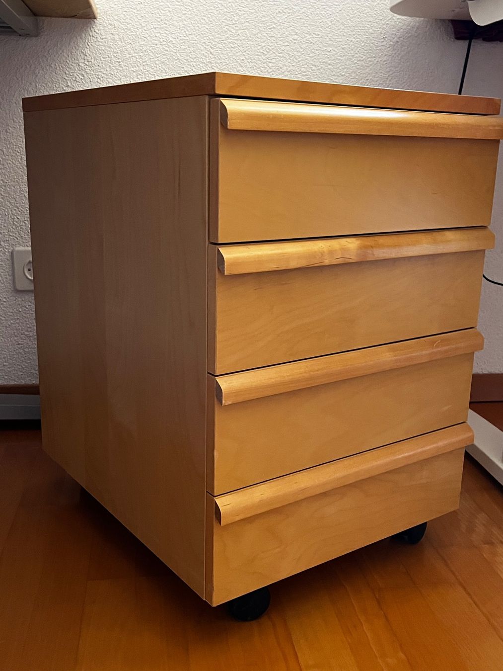 Ikea Eléments de bureau: Rollcontainer Buche 4 Schubladen guter Zustand – D'occasion à Büsserach par Biene019 1