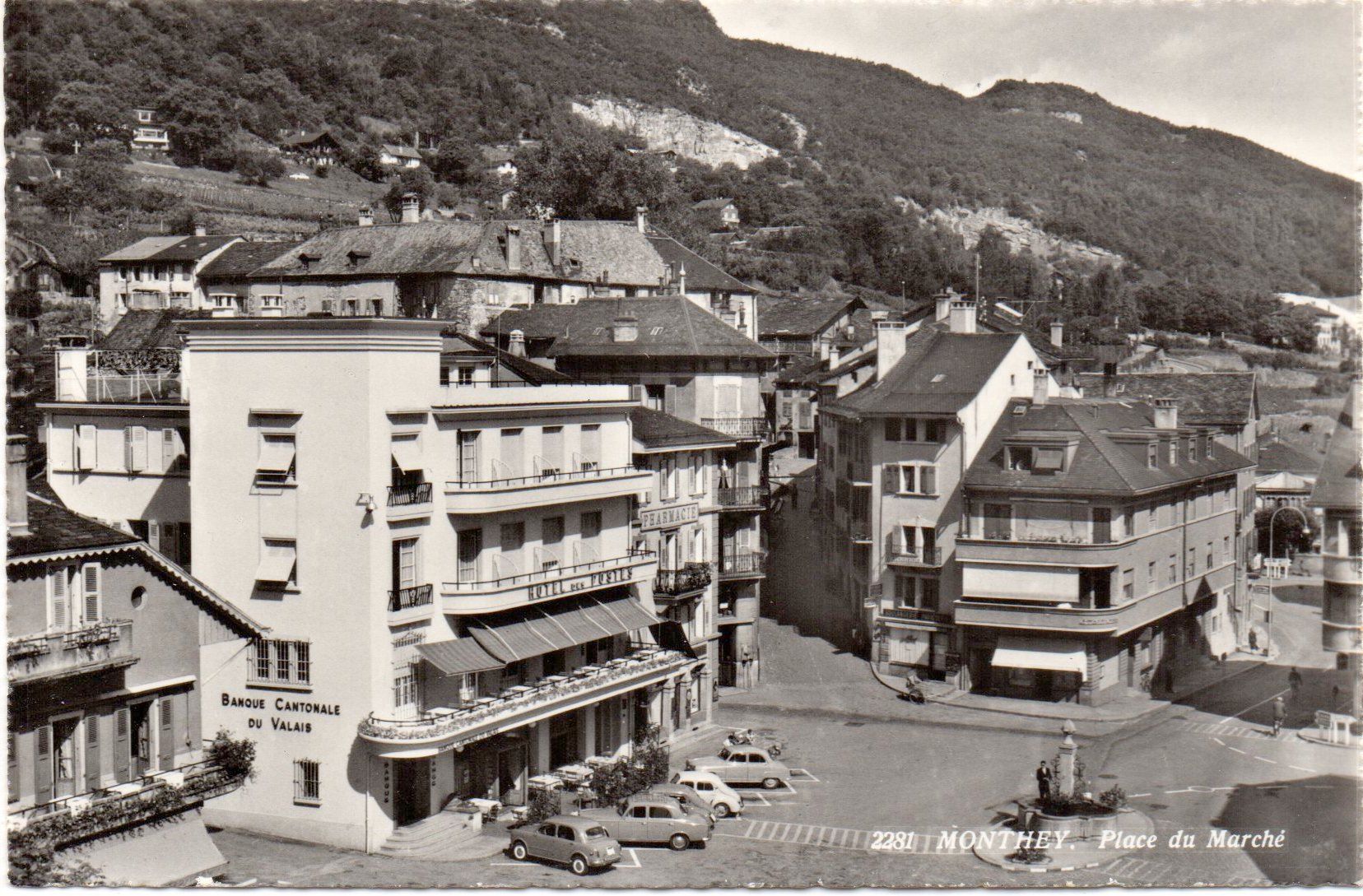 Cartoline postali: MONTHEY Place du Marché - Auto – Nuovo (secondo la descrizione) da Jona venduto da philajona