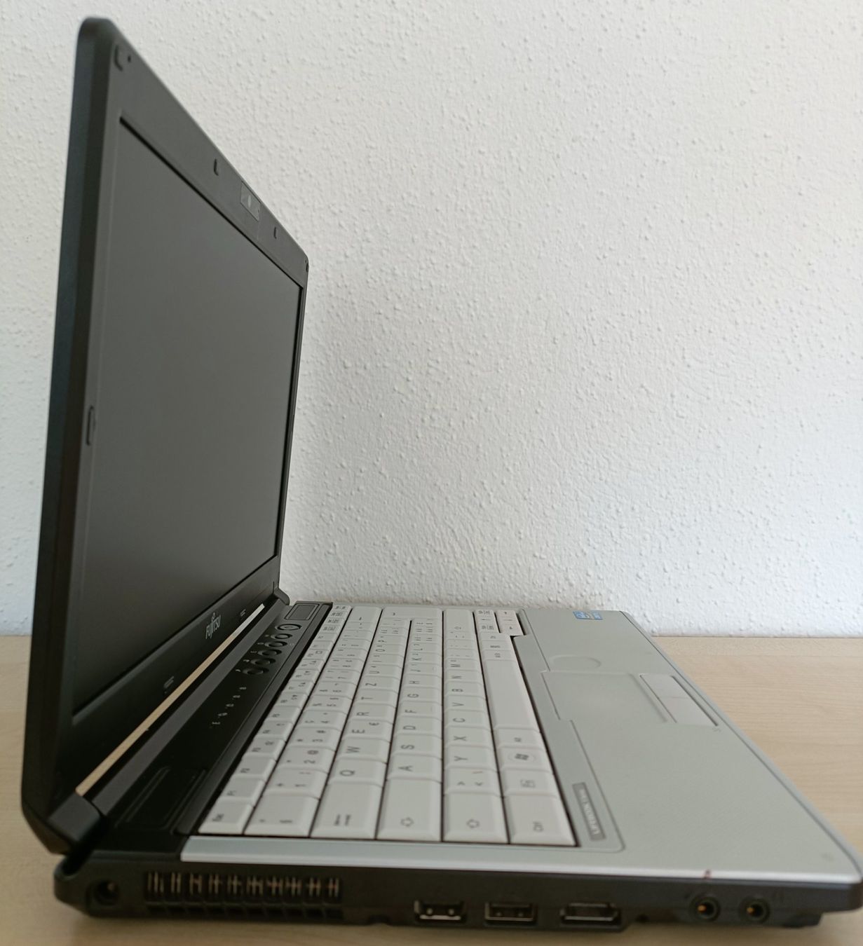 Fujitsu Notebook: Laptop Fujitsu, i5, SSD, Windows 11 Pro, Office 2024 Pro – Usato da Niedergösgen venduto da elv_kv8j 2