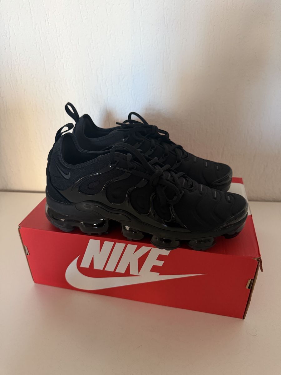 Nike Scarpe da uomo: Nike Vapormax Plus Black – Nuovo e nell'imballaggio originale da Dübendorf venduto da Sneaker_Seller