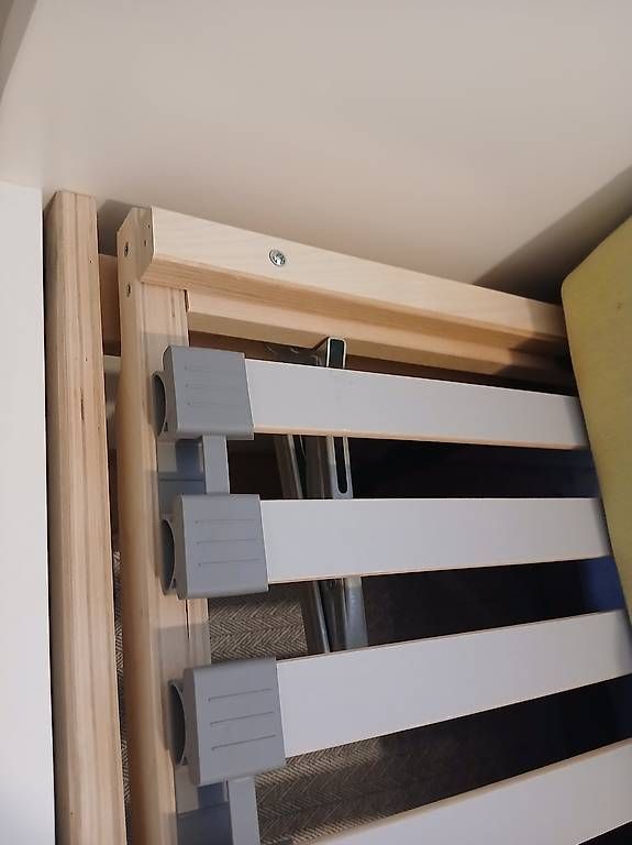 Betten: Lit 140cm avec sommier levable – Gebraucht aus Neuchâtel von syr_v6t5 1