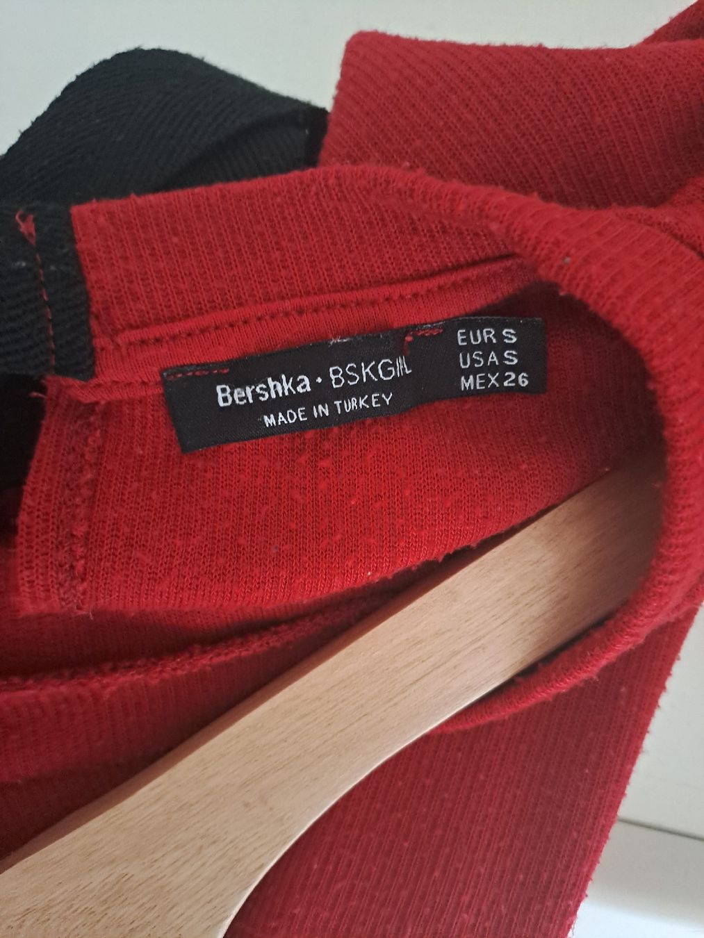 Bershka Pullover & Sweatshirts: Roter Pullover gr. S – Neu (gemäss Beschreibung) aus Rothenburg von 123odermatt 2
