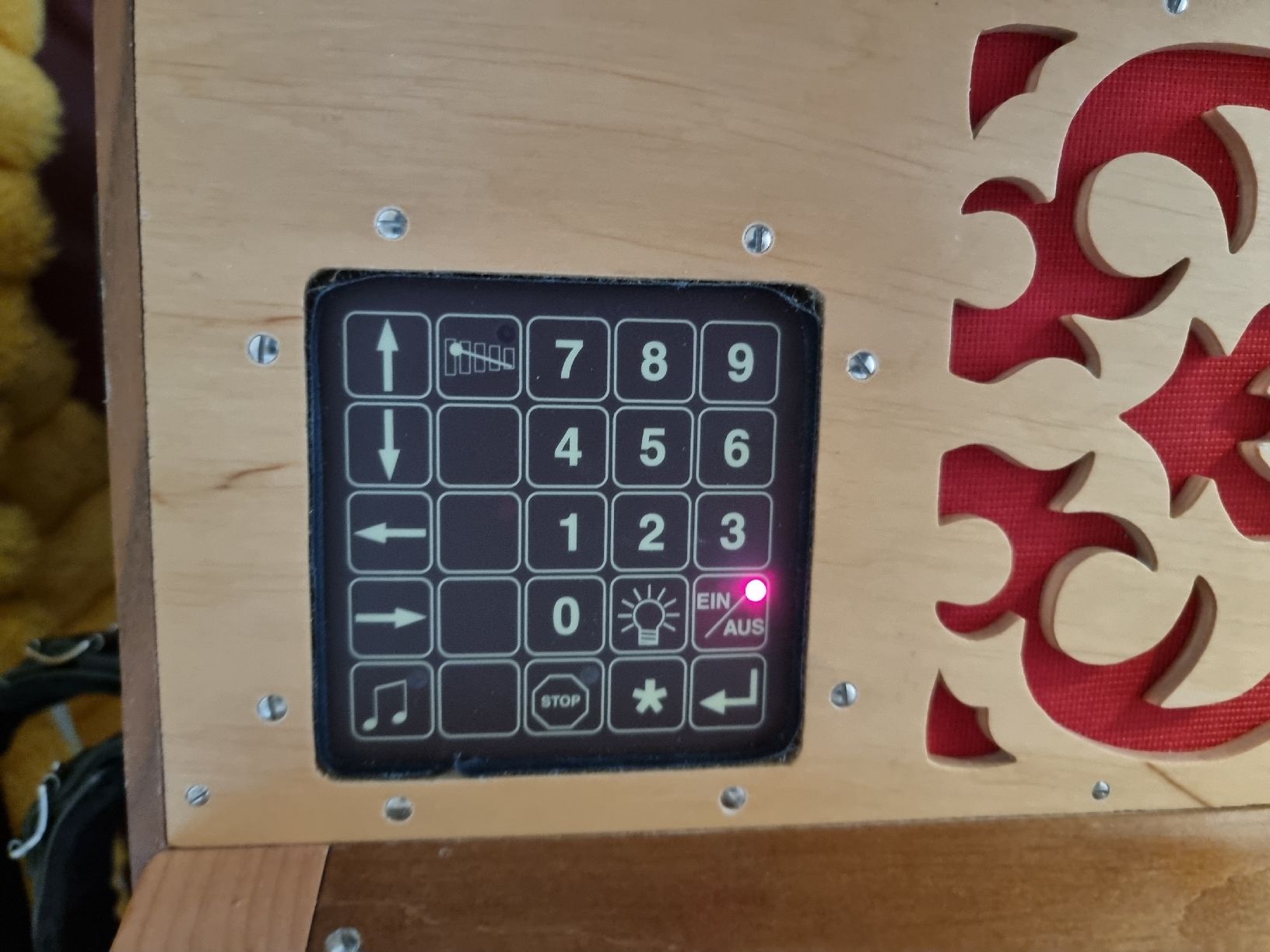 Strumenti musicali: Spezial Selbstspielende Handorgel mit 194 Lieder – Usato da Erschwil venduto da hexeraus 5