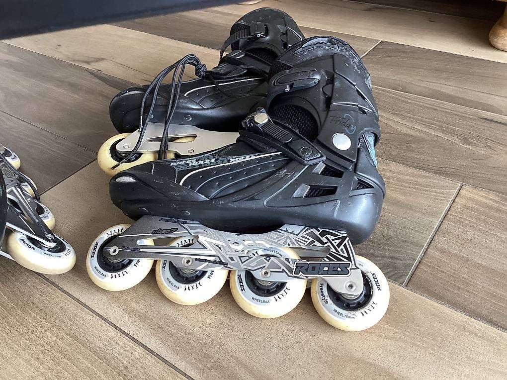 Pattini in linea & Pattini a rotelle: 2 paires de Roller – Usato da Corsier sur vevey venduto da Hitu