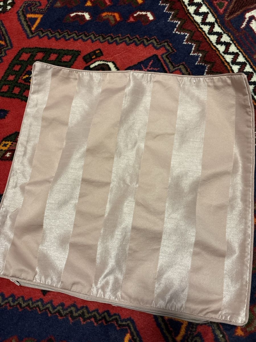 Kissen: Zierkissen / Sofakissen, rosé gestreift Elegant – Gebraucht aus St. Gallen von Mit_Preisvorschlag