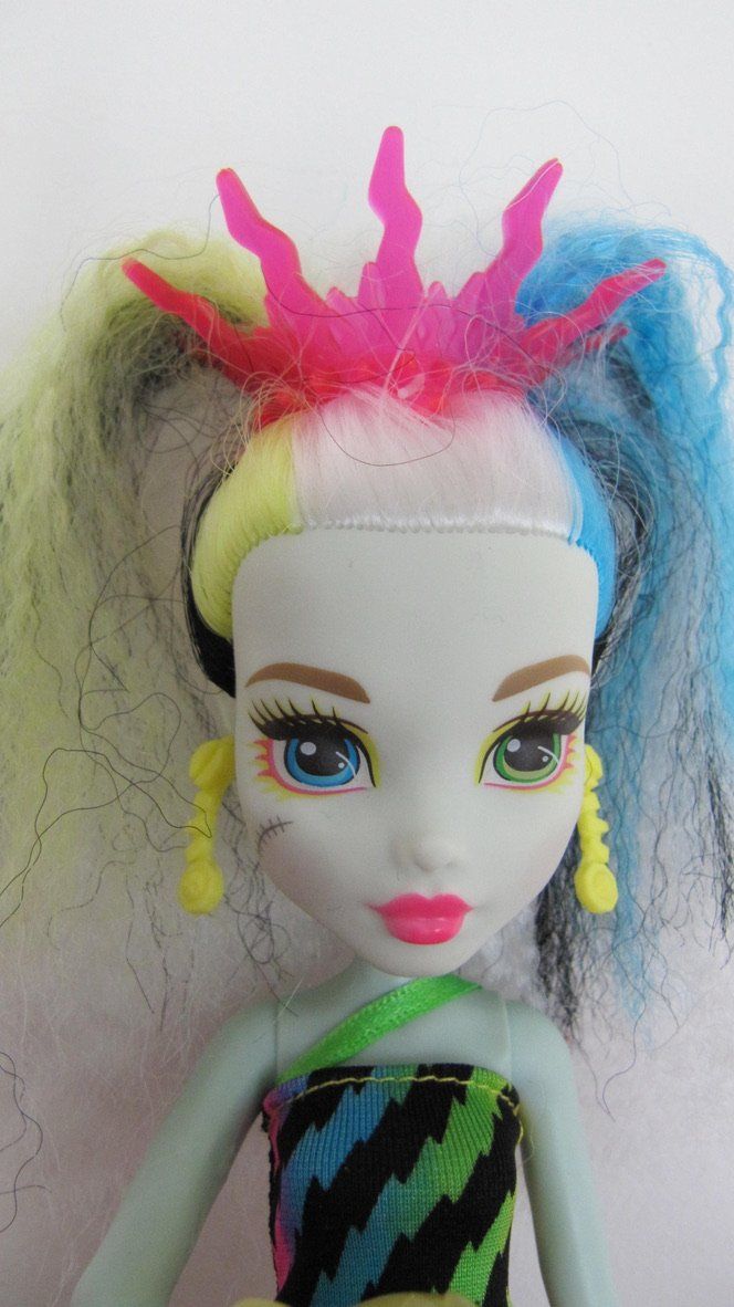 Bambole: Coole Monster High Frankie Stein Puppe – Usato da Brunnen venduto da Kiwiland1 1