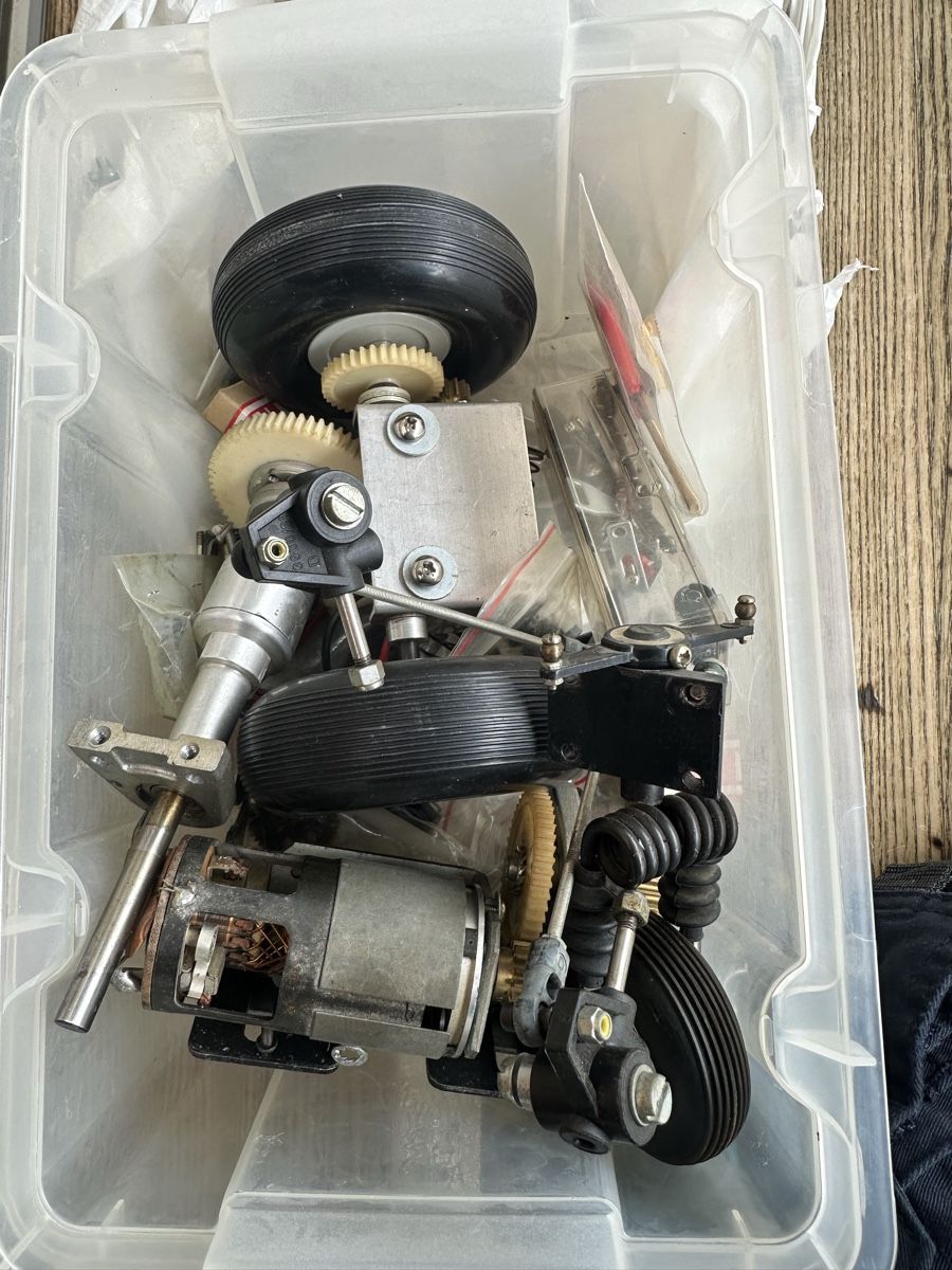 RC Kits de montage: Bau teile  fuer hoby auto – D'occasion à Nürensdorf par maqopaqo