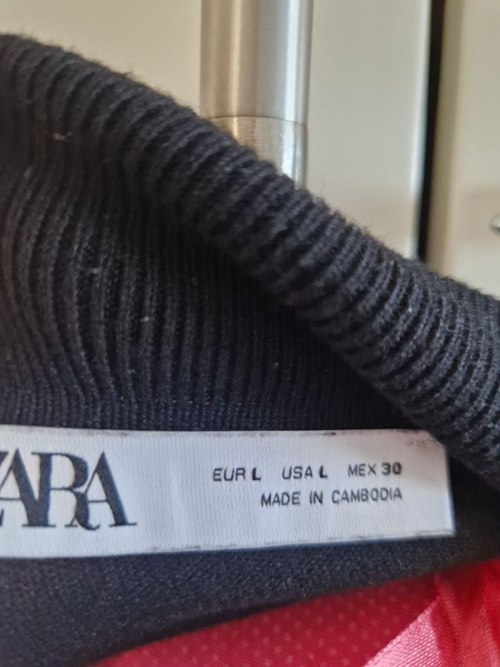 Zara Pullover & Sweatshirts: Zara Strickjacke schwarz Gr. M Reissverschluss – Gebraucht aus Erlinsbach SO von ULIKH 3