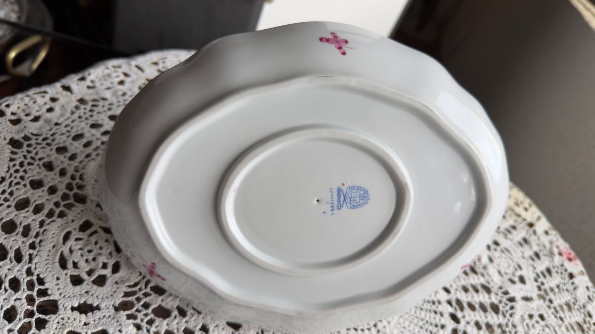 Herend Ciotole: Herend Sauciere mit Unterteller weiss/rosa alt – Usato da Emmen venduto da Lampery 3