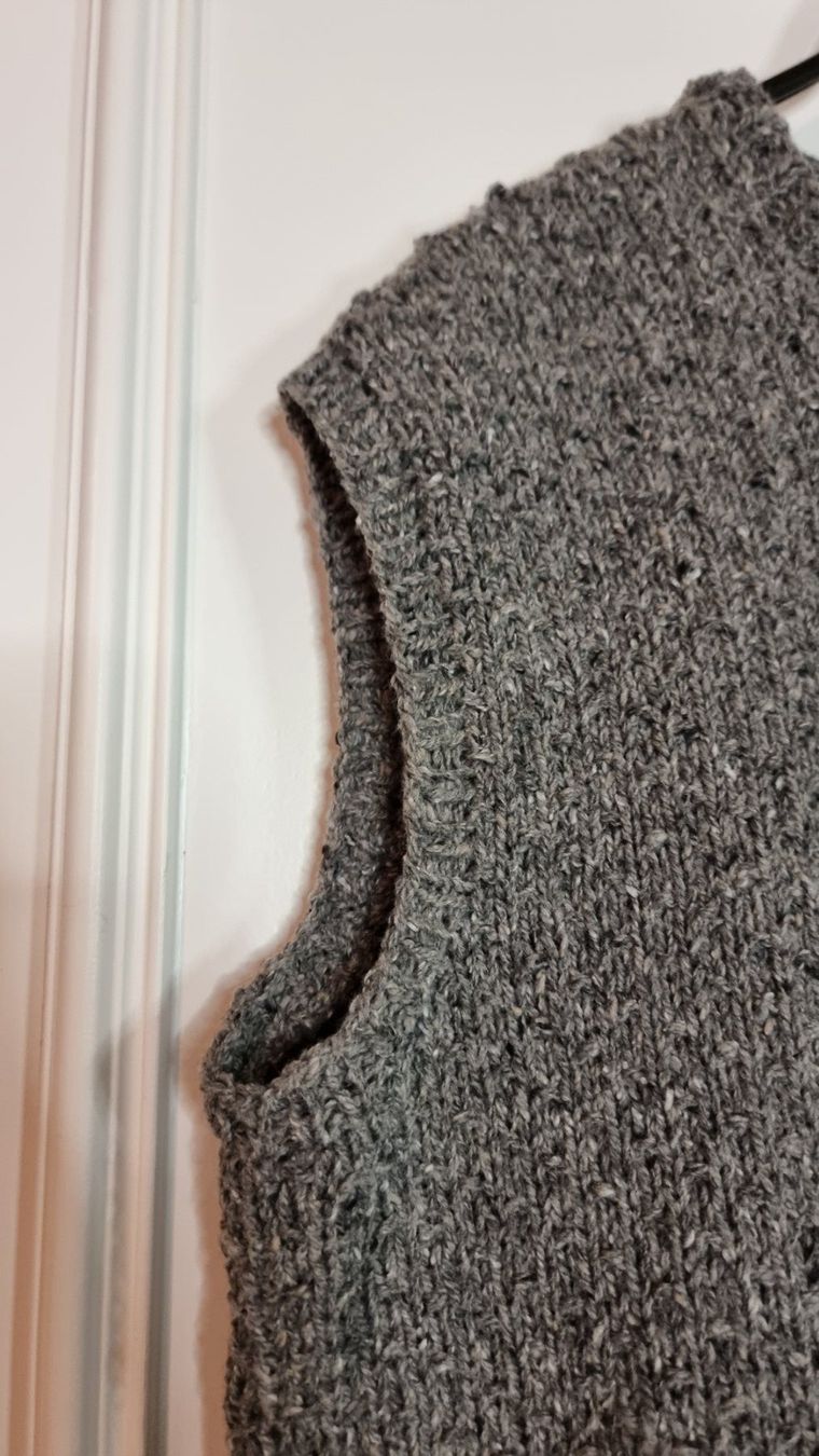 Gilets & Westen: Stylische Strickweste, Gr. 38/40, Herbst Trend – Gebraucht aus Wald ZH von CapLux 2