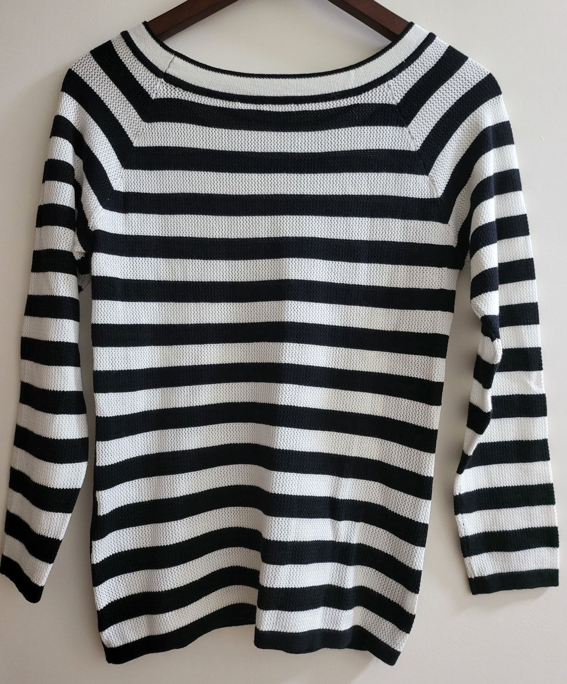 Maglioni & Felpe: Leichte schwarz-weisser Pulli mit Knopfdetails – Nuovo (secondo la descrizione) da Basel venduto da sci_67ms 1