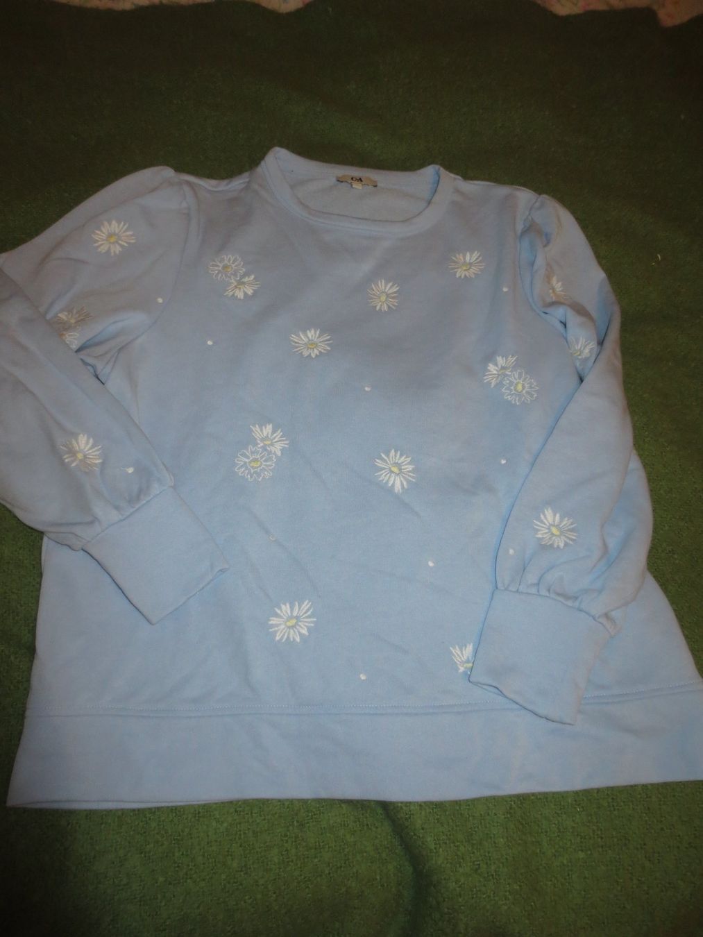 Maglioni & Felpe: Damenpullover Grösse L mit aufgestickten Blumen – Usato da Männedorf venduto da Livingston