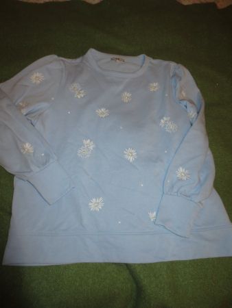 Damenpullover Grösse L mit aufgestickten Blumen