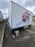 Anhänger mit Werbeaufdruck "Wir vermieten" gebraucht