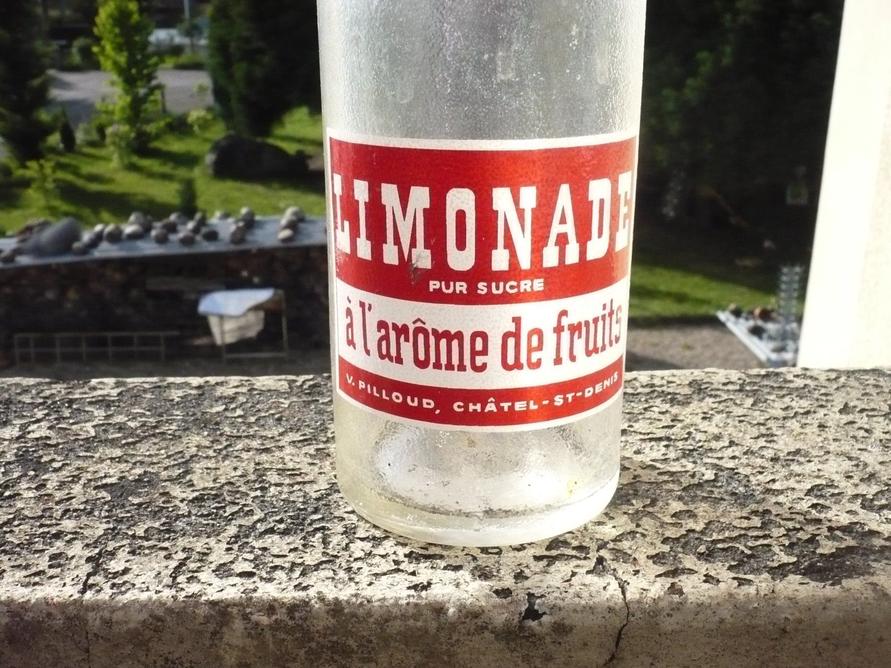 Gläser, Krüge & Flaschen: 1 Liter LIMONADE V-PILLOUD – Gebraucht aus Biberist von Urmel 1