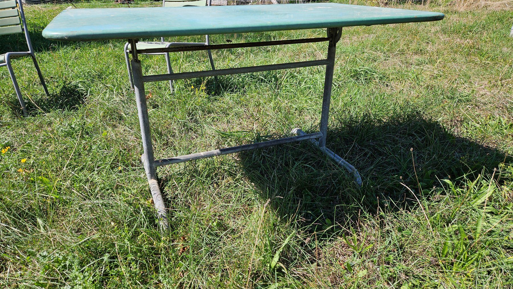 Tavoli: Gartentisch grün gebraucht – Usato da Suhr venduto da Jensdetlef 3
