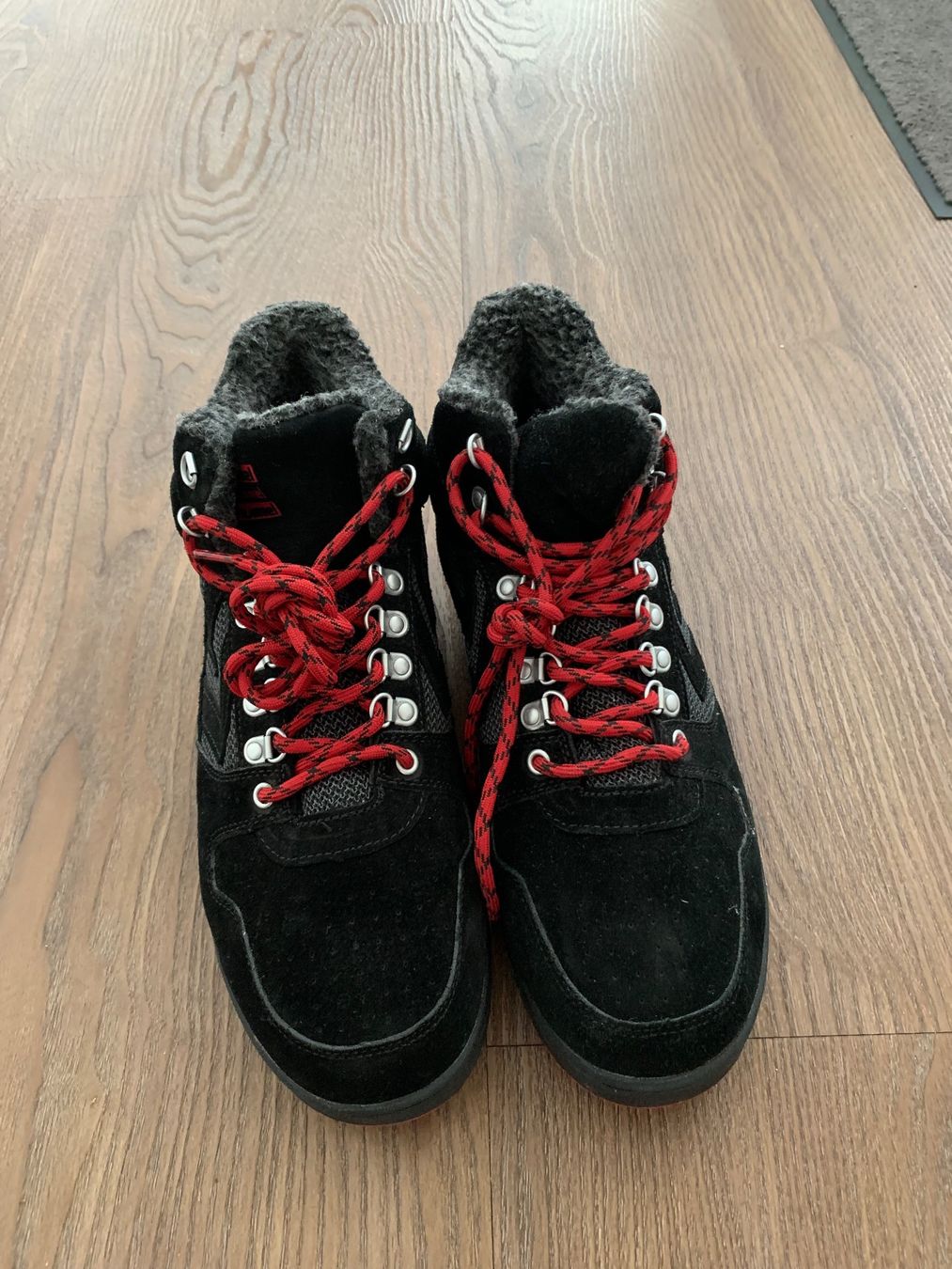 Scarpe da uomo: Hummel Winterschuhe Grösse 42 – Nuovo (secondo la descrizione) da Illnau venduto da VrbaDaniel14