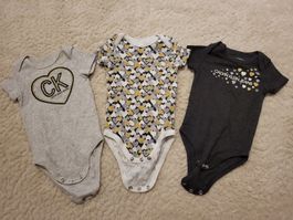 3er Set Calvin Klein Baby Bodys, Grösse 3-6 Monate