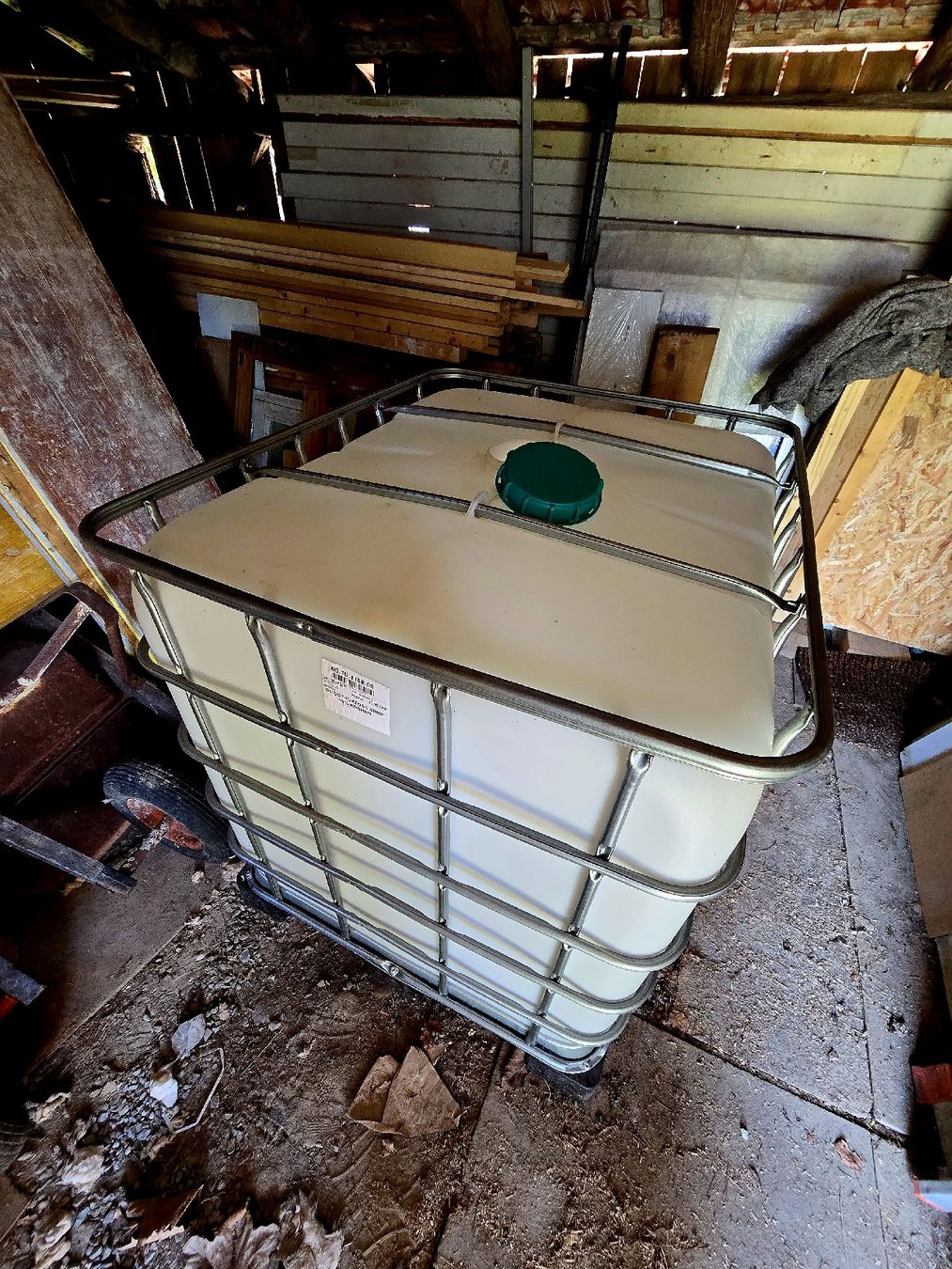 Abbeveratoi e trogoli: Neuwertiger Wassertank 1000L – Usato da Hasle LU venduto da stupero 1