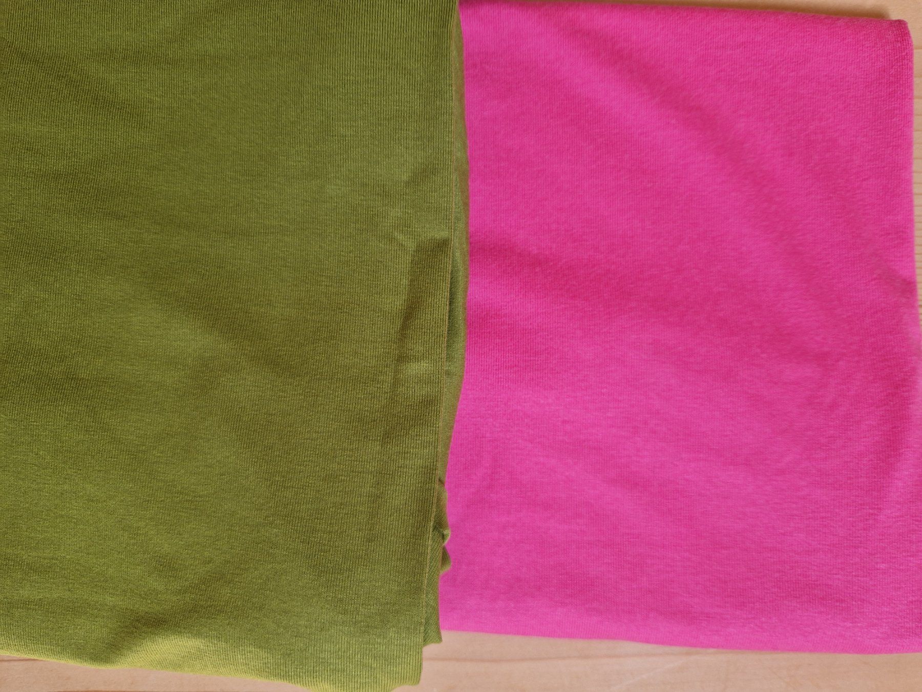 Tessuti: Pink und Olivengrüner Jersey – Nuovo (secondo la descrizione) da Wald ZH venduto da SuRoKi