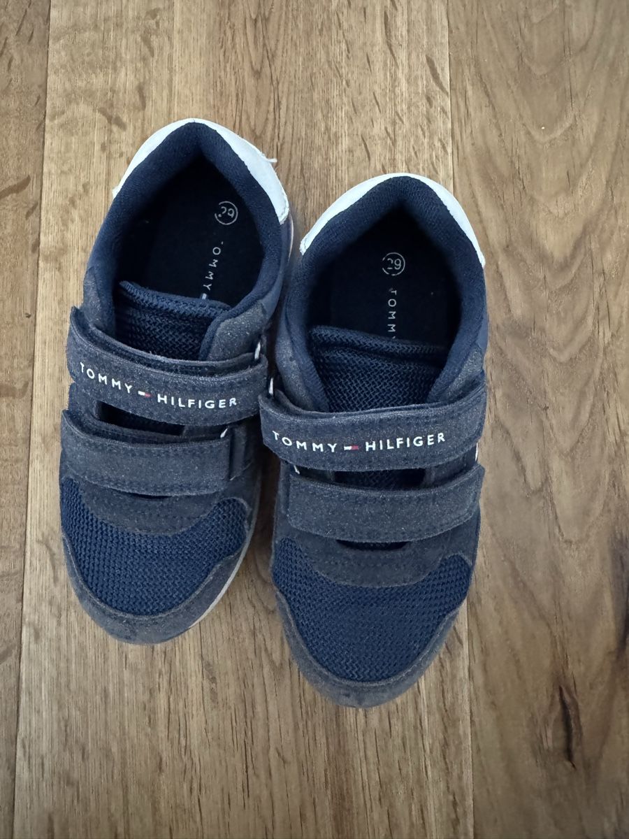 Tommy Hilfiger Schuhe für Jungen: Tommy Hilfiger Turnschuhe Grösse 29 – Gebraucht aus Dübendorf von adb90 1