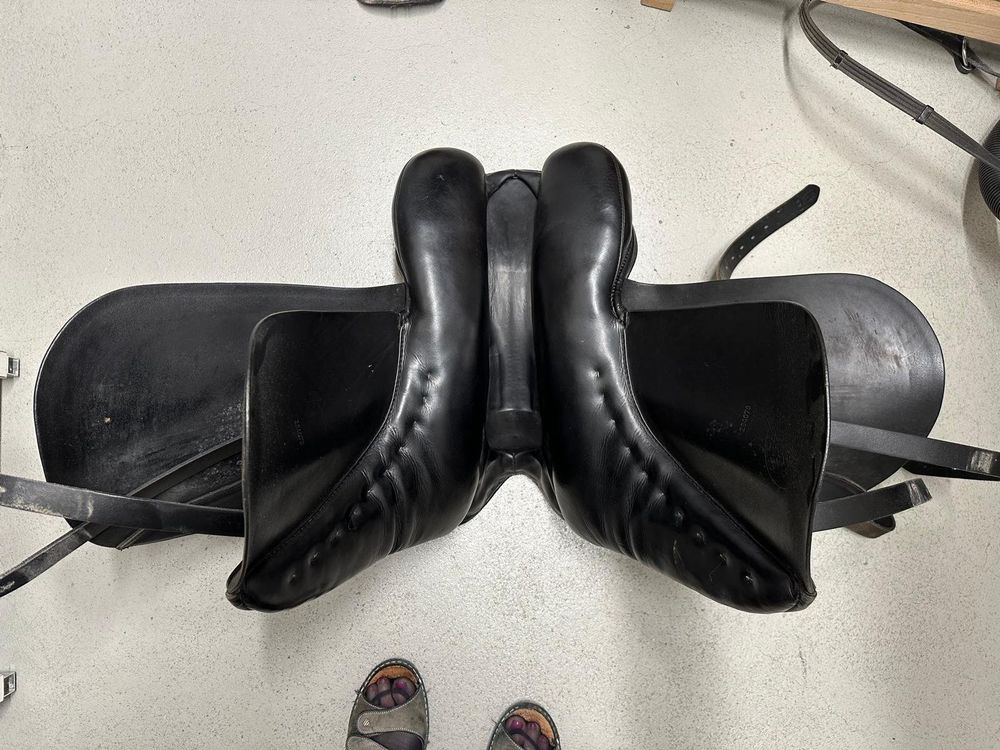 Selles, accessoires: Dressur-Reitsattel "Passier" – D'occasion à Affoltern am Albis par rollotomasi 3