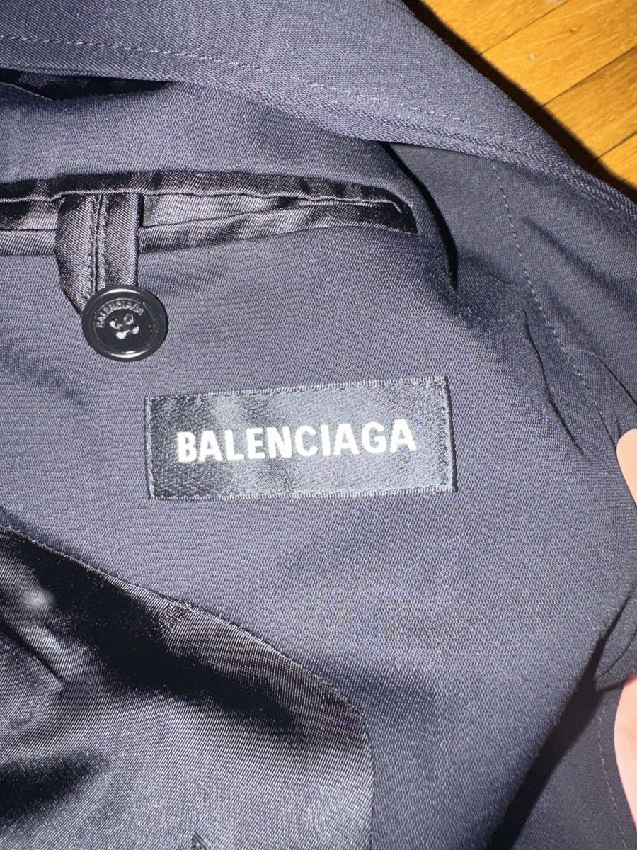 Vestes: Veste Imperméable Balenciaga – D'occasion à Genève par pre_9tyc 1