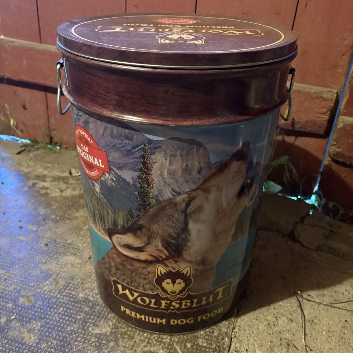 Cassapanche: Wolfsblut Hundefutter-Dose – Usato da Langrickenbach venduto da jia_balla 1