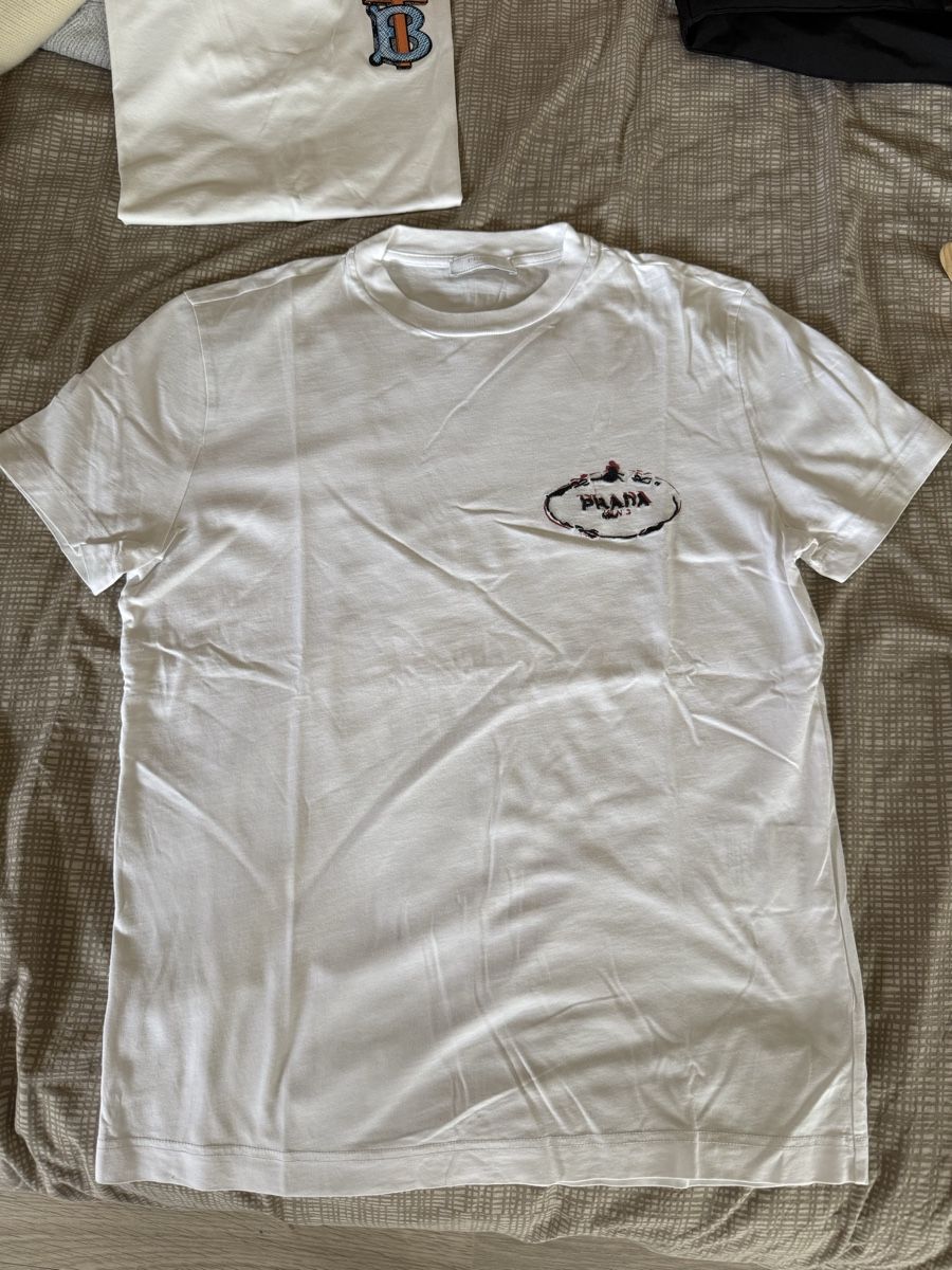 T-shirt: T shirt Prada – Nuovo (secondo la descrizione) da Genève venduto da tho_5cfx 1