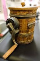 Antikes Butterfass, Holz und Metall