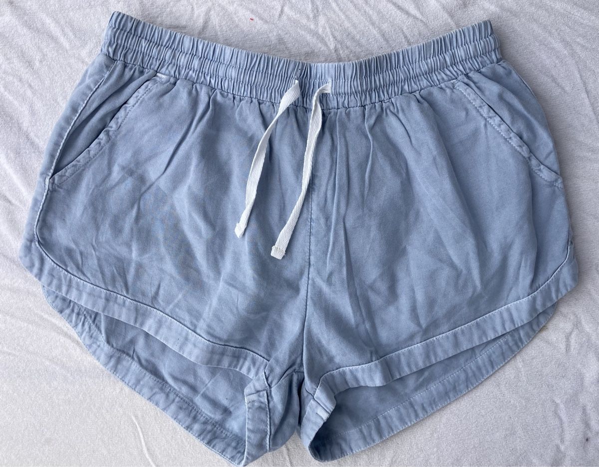 Billabong Pantalons: Shorts Billabong hellblau Grösse XS  – D'occasion à Siselen BE par -skylein-