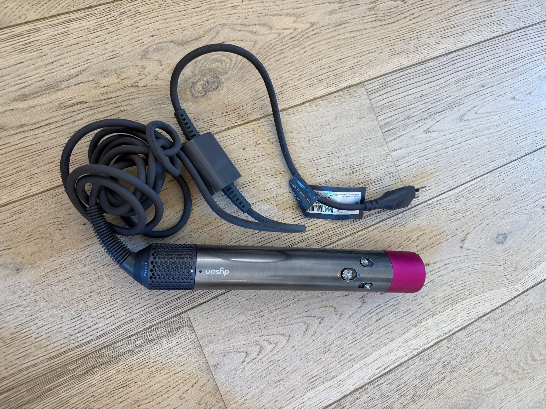 Dyson Sèche-cheveux: Dyson Airwrap Styler with multiple attachments – D'occasion à Collonge Bellerive par jul_yv5x 1