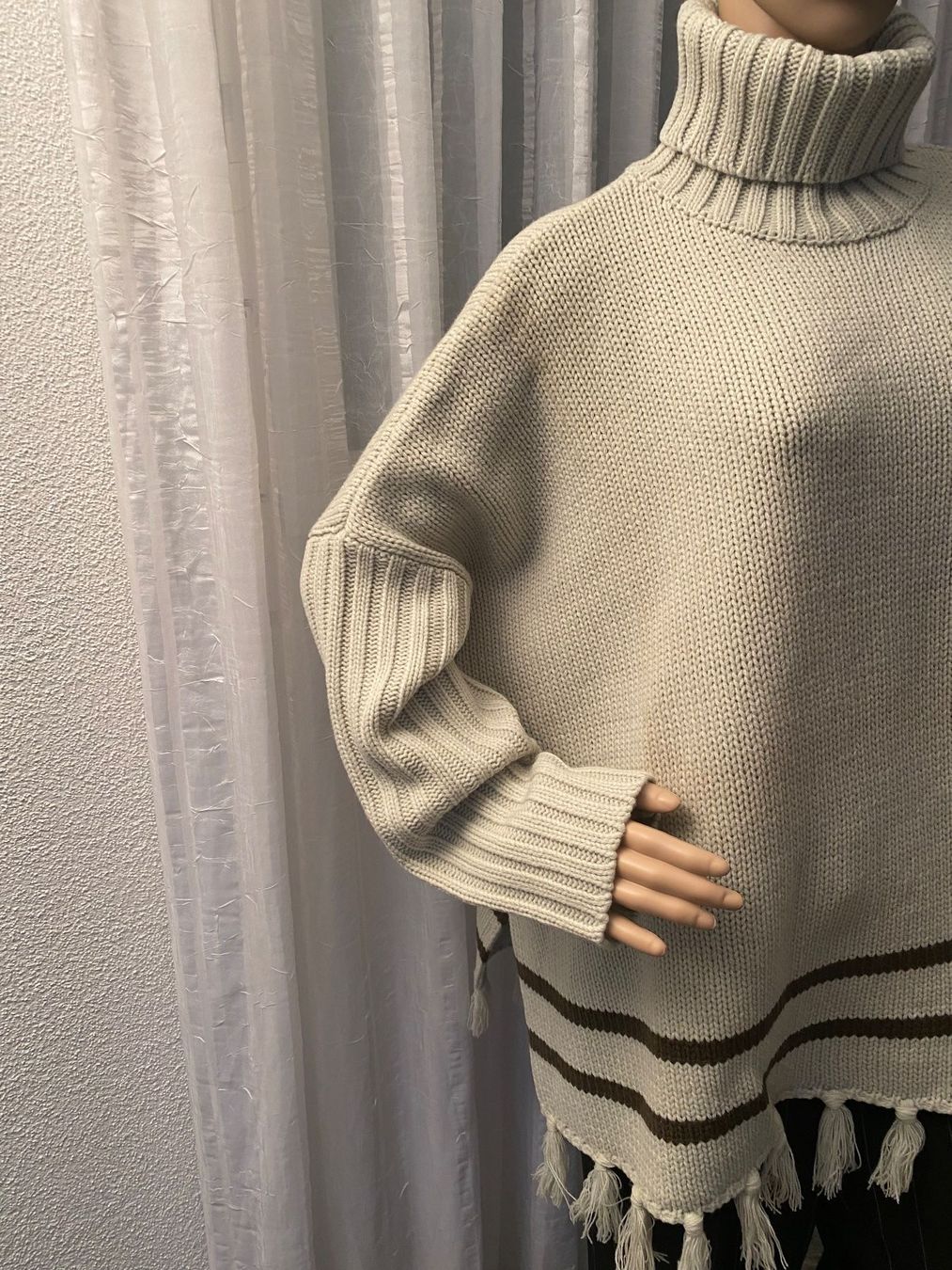 Maglioni & Felpe: perfekter Auftritt mit diesem Poncho-Pullover, 42/44 – Nuovo e nell'imballaggio originale da Winkel venduto da ferrari2022 3