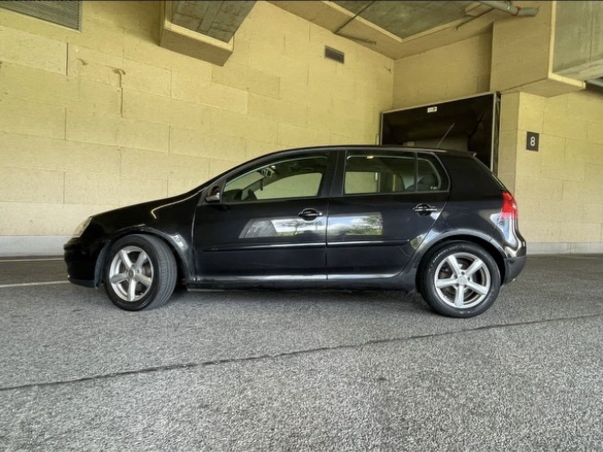 VW Automobili: VW Golf 5 2.0 4 Motion - 8fach bereift – Usato da Suhr venduto da albi-34 3