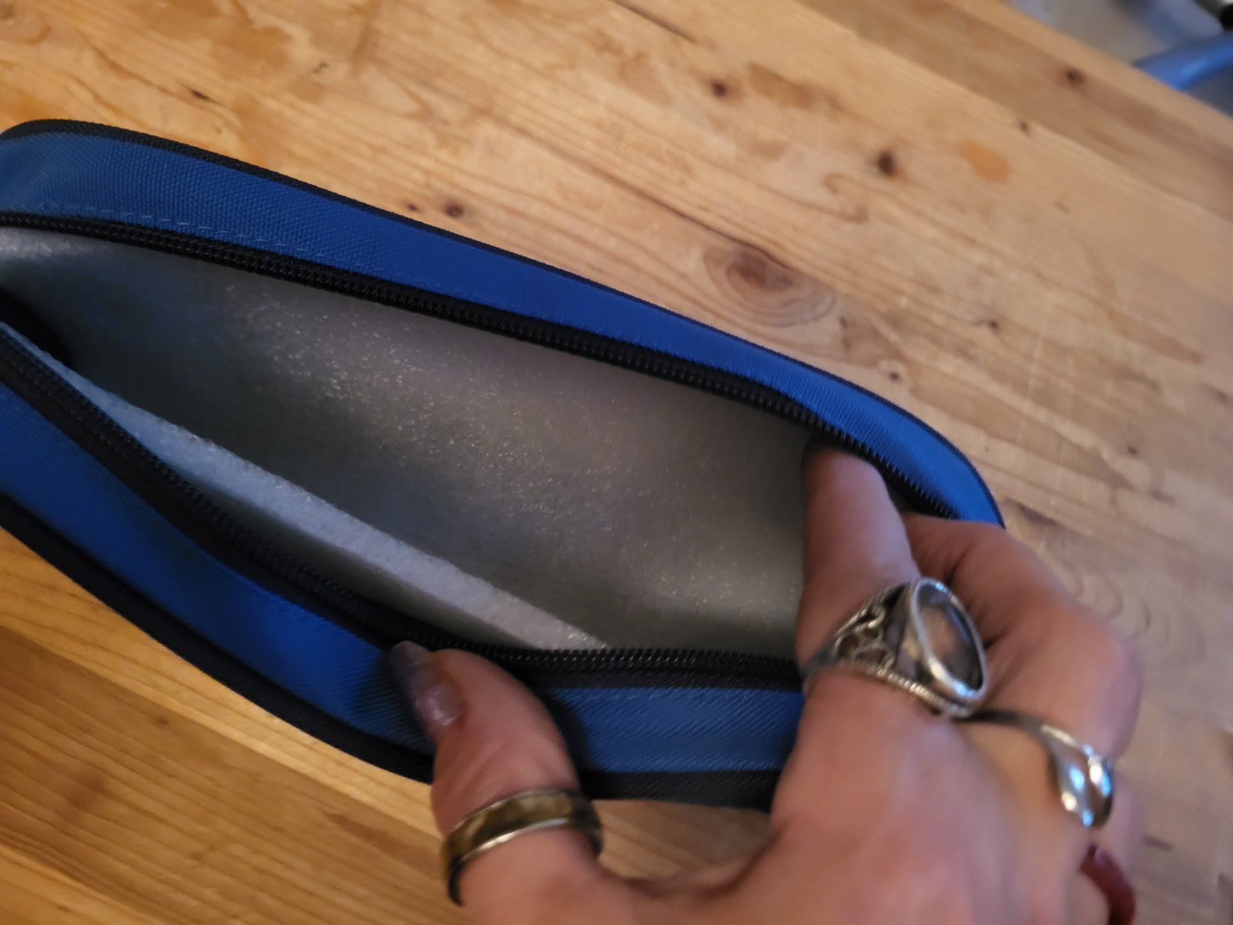 Astucci : Neues Etui von Puma – Nuovo (secondo la descrizione) da Guggisberg venduto da Aegertenlehn 1