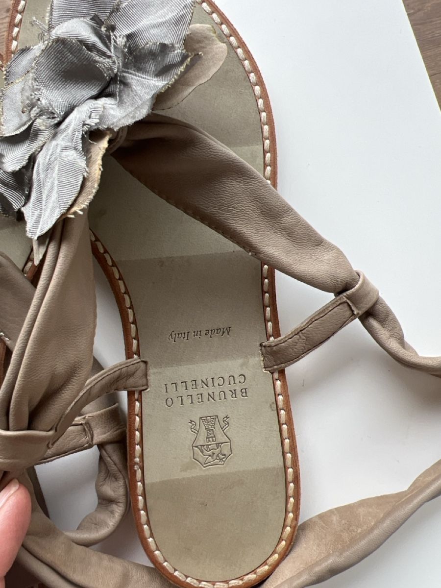 Brunello Cucinelli Scarpe da donna: Brunello Cucinelli Summer Sandals with Flower  36  – Usato da Luzern venduto da TIsabel 1