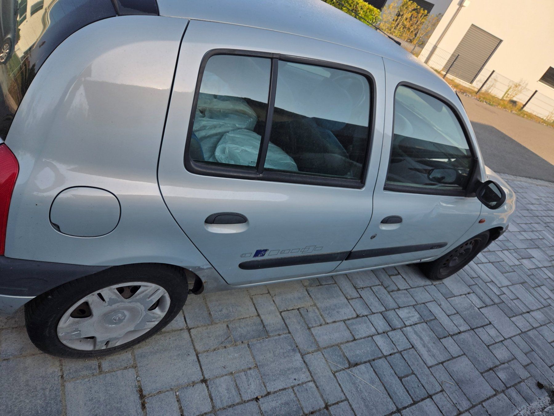 Renault Automobili: Renault Clio 1.4 – Usato da Oensingen venduto da Konkursamt_SO 3