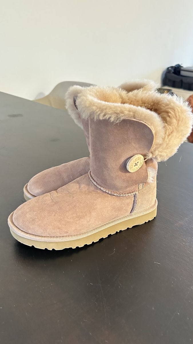 Ugg Chaussures femmes: UGG Boots – D'occasion à Regensdorf par Mrs_Romy87