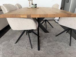 4 Esszimmer Stühle beige drehbar