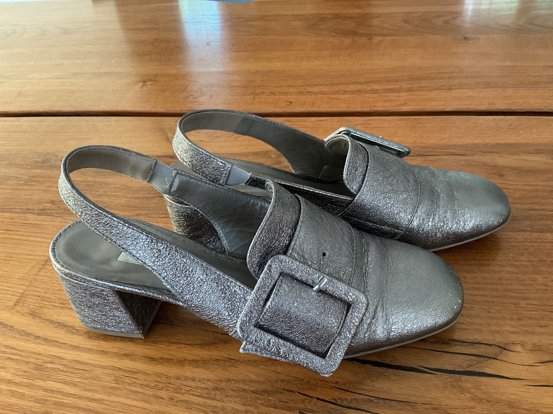 Chaussures femmes: Gabor  Sandale silber Grösse 4 1/2 mit Schnalle – D'occasion à Suhr par star033 1
