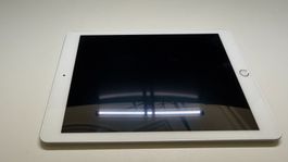 Apple iPad (5. Generation) 32GB Silber gebraucht WiFi only